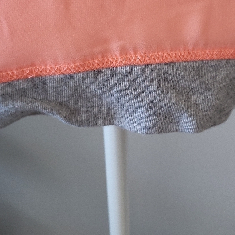 Maurices mixed material heather gray and hot coral colored sheer back tee - Picture 4 of 15